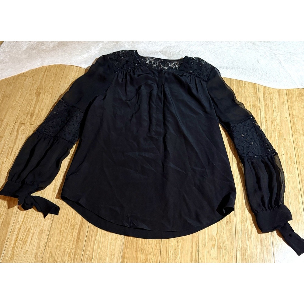 Milan Kiss womens black long flow out sleeve with lace shoulder size small NWT‎